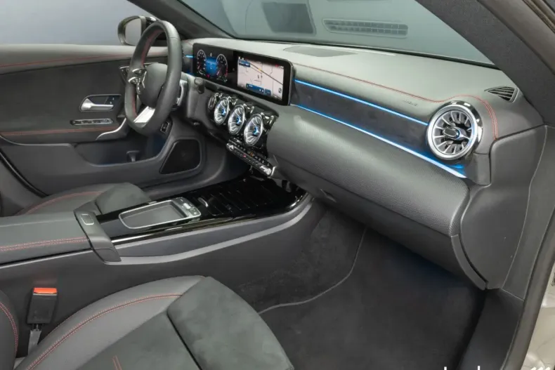 Mercedes-Benz CLA 200 din 2024 cu 5.000 km - oferta MER111324 - foto 17