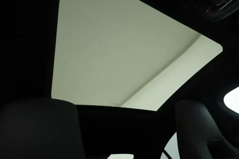 Mercedes-Benz CLA 200 din 2024 cu 6.529 km - oferta MER111325 - foto 21