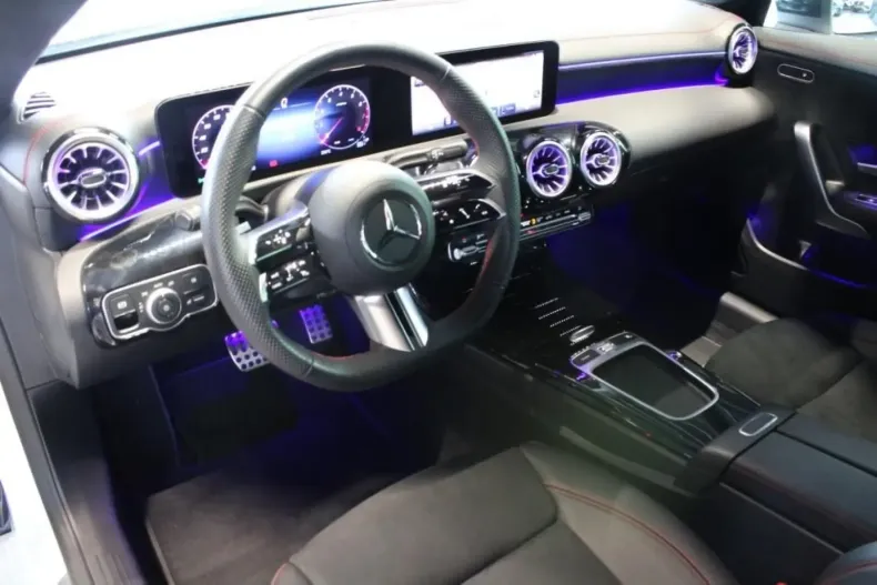 Mercedes-Benz CLA 200 din 2024 cu 22.464 km - oferta MER111326 - foto 8