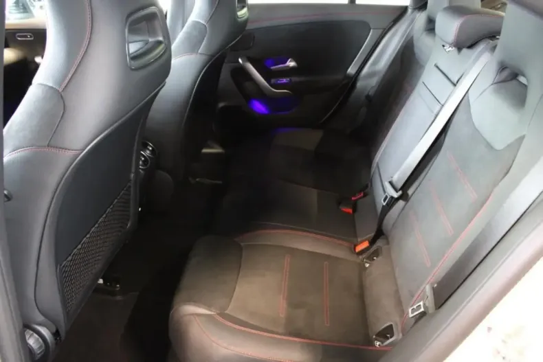 Mercedes-Benz CLA 200 din 2024 cu 22.464 km - oferta MER111326 - foto 12