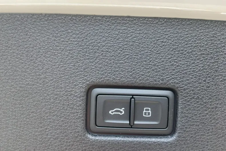 Audi SQ8 din 2024 cu 15.421 km - oferta AUD111354 - foto 14