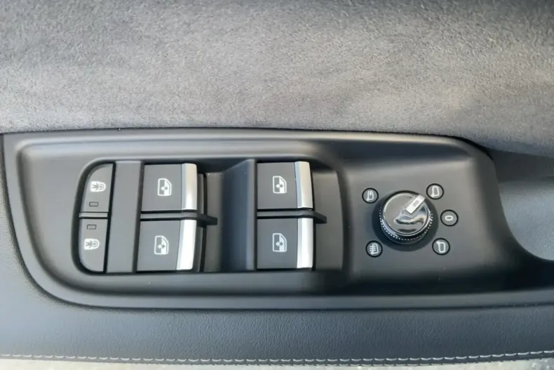 Audi SQ8 din 2024 cu 15.421 km - oferta AUD111354 - foto 17