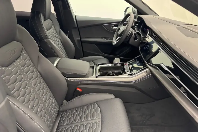 Audi RSQ8 din 2024 cu 6.000 km - oferta AUD111355 - foto 4