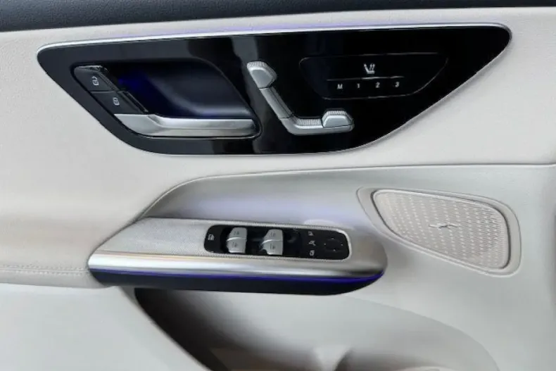 Mercedes-Benz GLC 220 din 2024 cu 8.910 km - oferta MER111389 - foto 10