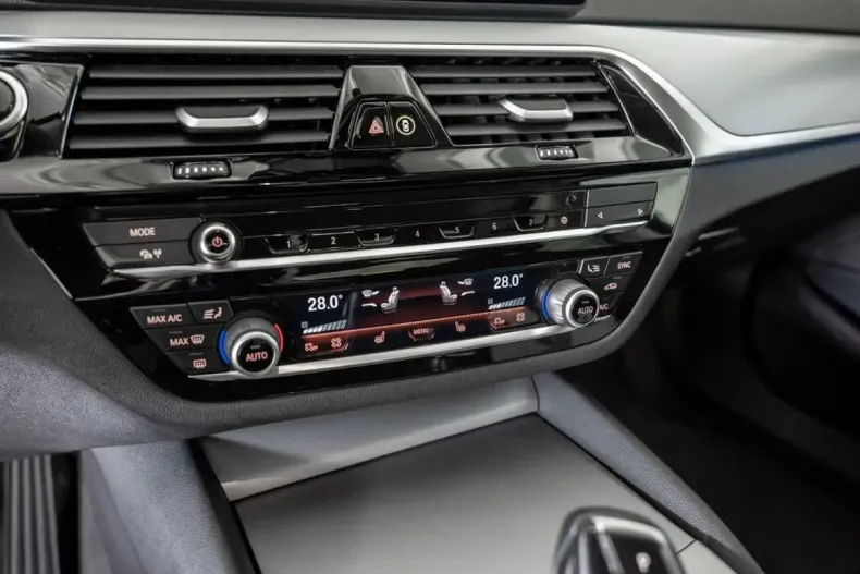 BMW 530 din 2022 cu 43.759 km - oferta BMW111452 - foto 14