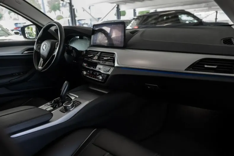 BMW 530 din 2022 cu 43.759 km - oferta BMW111453 - foto 4