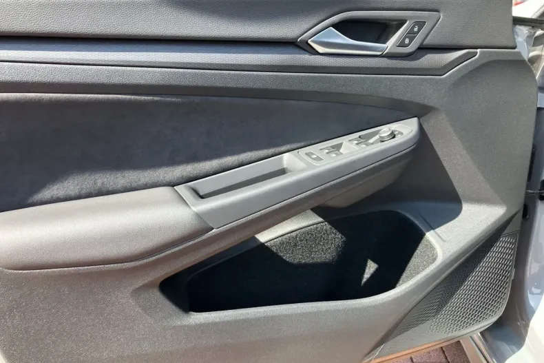 Volkswagen Golf din 2023 cu 23.990 km - oferta VOL111475 - foto 13