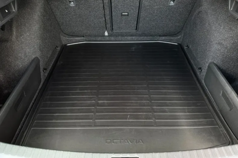 Skoda Octavia din 2023 cu 28.584 km - oferta SKO111479 - foto 43