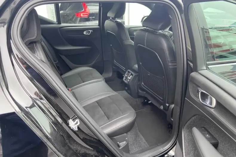 Volvo XC40 din 2021 cu 13.887 km - oferta VOL111508 - foto 13