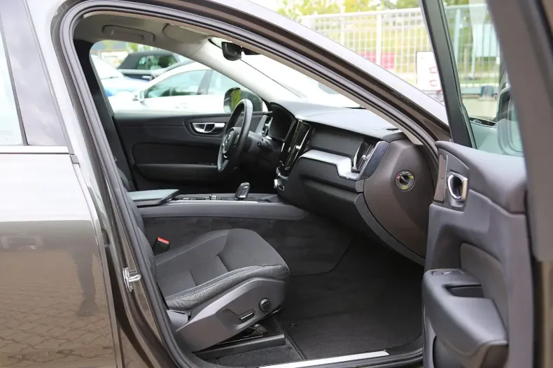 Volvo XC60 din 2021 cu 69.000 km - oferta VOL111533 - foto 17