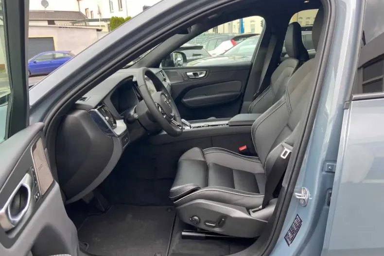 Volvo XC60 din 2024 cu 3.990 km - oferta VOL111535 - foto 11