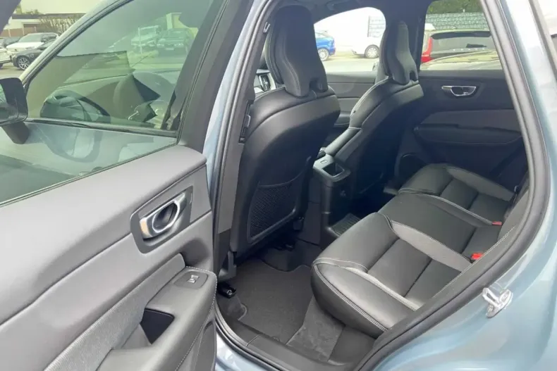 Volvo XC60 din 2024 cu 3.990 km - oferta VOL111535 - foto 13