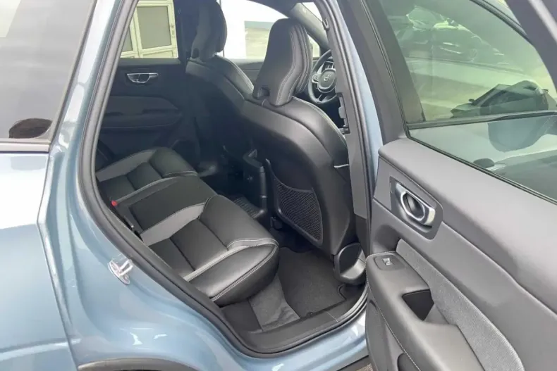 Volvo XC60 din 2024 cu 3.990 km - oferta VOL111535 - foto 14