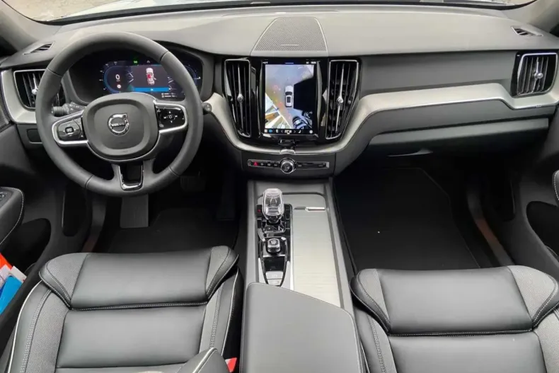 Volvo XC60 din 2024 cu 3.990 km - oferta VOL111535 - foto 17