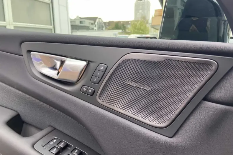 Volvo XC60 din 2024 cu 3.990 km - oferta VOL111535 - foto 25