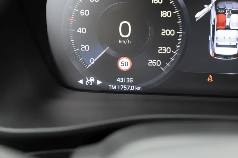 Volvo XC40 din 2022 cu 43.135 km - oferta VOL111562 - foto 11