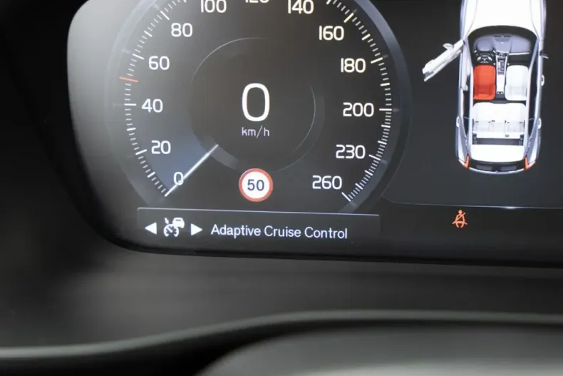 Volvo XC40 din 2022 cu 43.135 km - oferta VOL111562 - foto 12