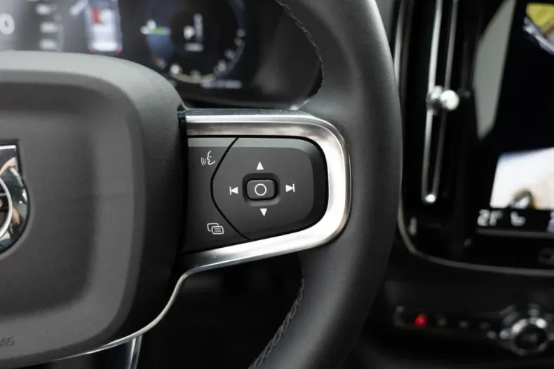 Volvo XC40 din 2022 cu 43.135 km - oferta VOL111562 - foto 20