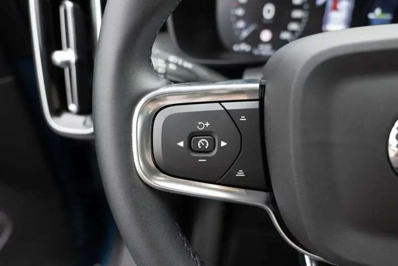 Volvo XC40 din 2022 cu 43.135 km - oferta VOL111562 - foto 21