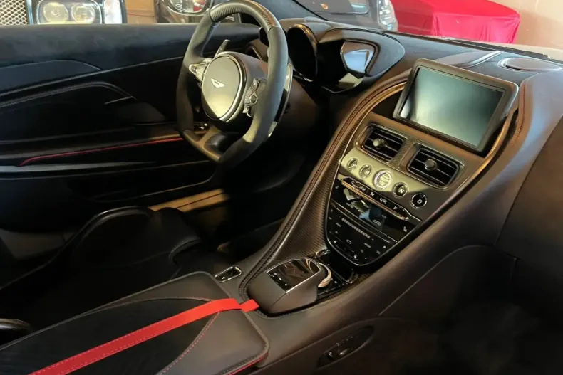 Aston Martin DBS din 2023 cu 3.100 km - oferta AST111571 - foto 19