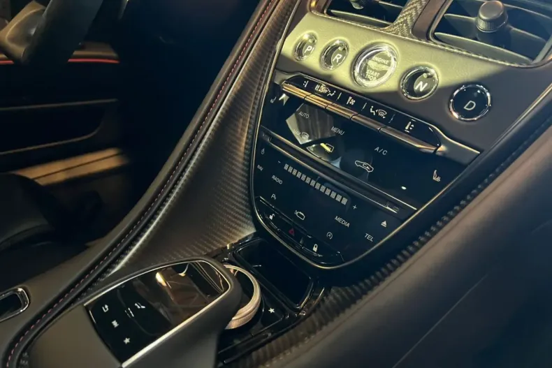 Aston Martin DBS din 2023 cu 3.100 km - oferta AST111571 - foto 20