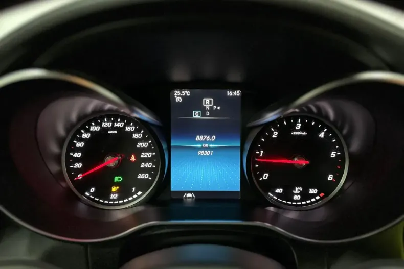 Mercedes-Benz GLC 300 din 2020 cu 98.000 km - oferta MER111576 - foto 37