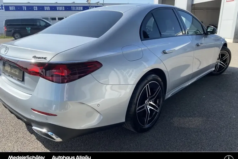 Mercedes-Benz E 400 din 2024 cu 14.107 km - oferta MER111601 - foto 4