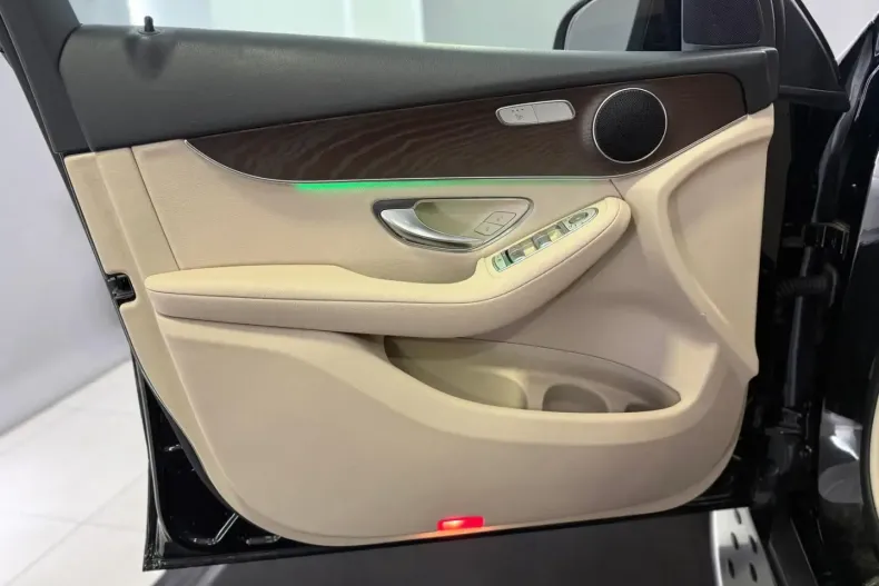 Mercedes-Benz GLC 300 din 2021 cu 89.006 km - oferta MER111605 - foto 12