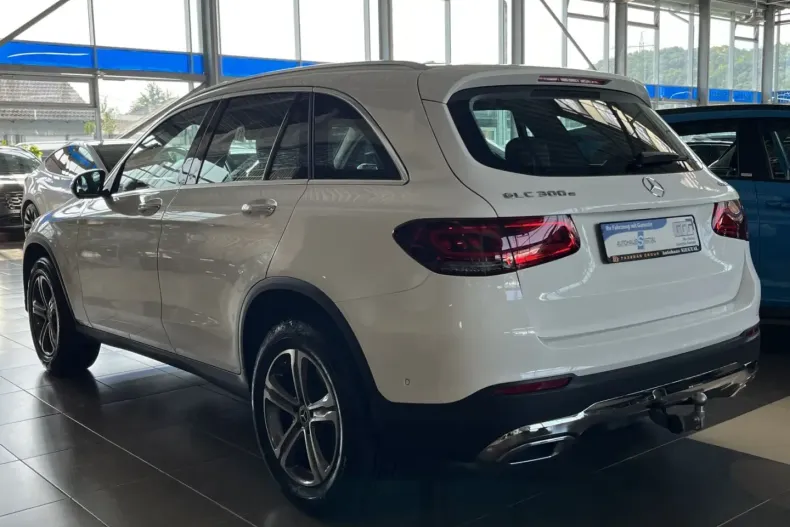 Mercedes-Benz GLC 300 din 2022 cu 82.250 km - oferta MER111611 - foto 4