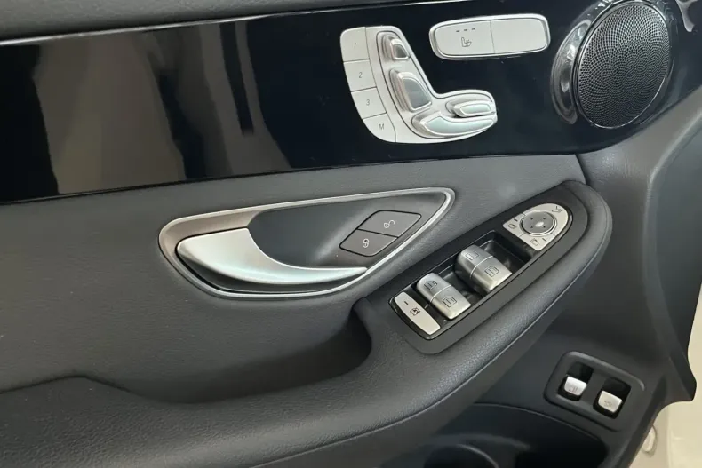 Mercedes-Benz GLC 300 din 2022 cu 82.250 km - oferta MER111611 - foto 12