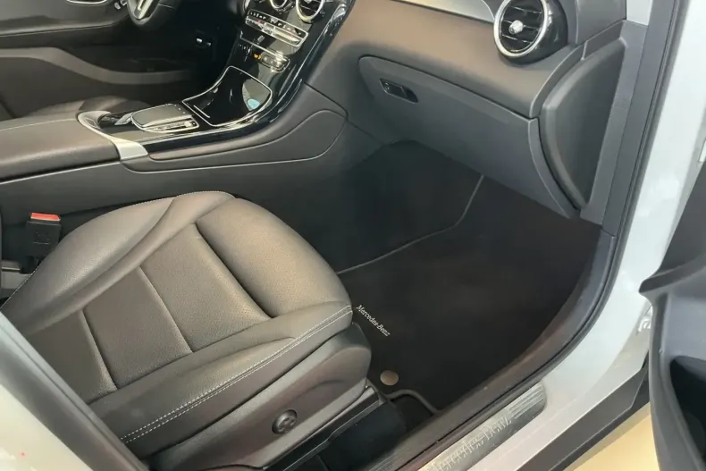 Mercedes-Benz GLC 300 din 2022 cu 82.250 km - oferta MER111611 - foto 18