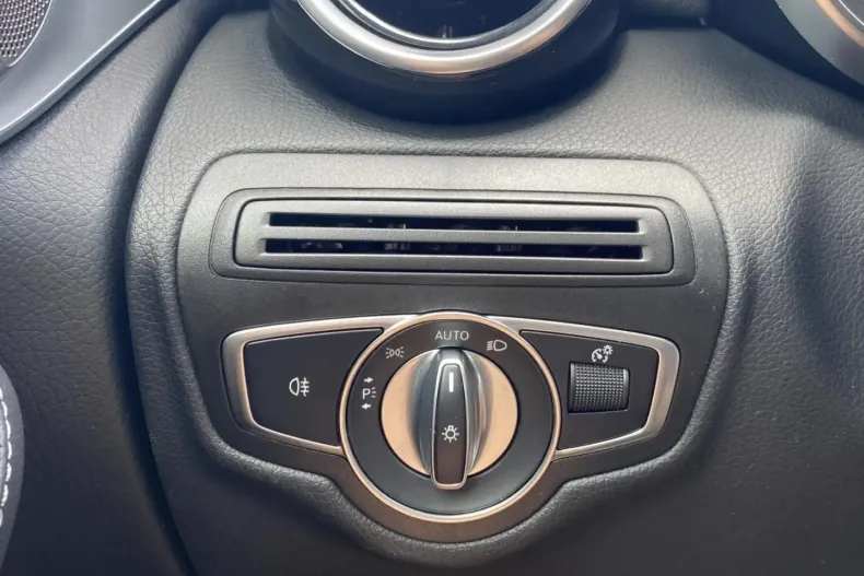 Mercedes-Benz GLC 300 din 2020 cu 99.314 km - oferta MER111612 - foto 23