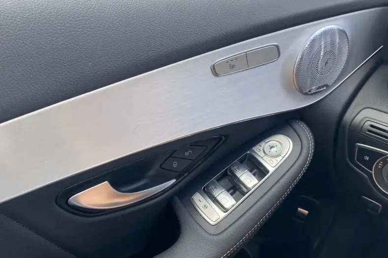 Mercedes-Benz GLC 300 din 2020 cu 99.314 km - oferta MER111612 - foto 24