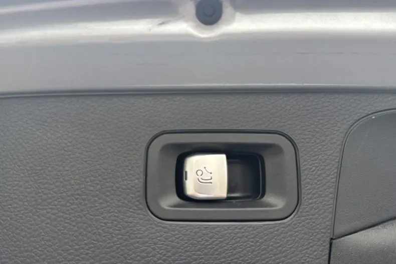 Mercedes-Benz GLC 300 din 2021 cu 56.106 km - oferta MER111613 - foto 22