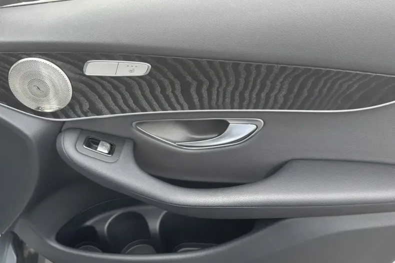 Mercedes-Benz GLC 300 din 2021 cu 56.106 km - oferta MER111613 - foto 25