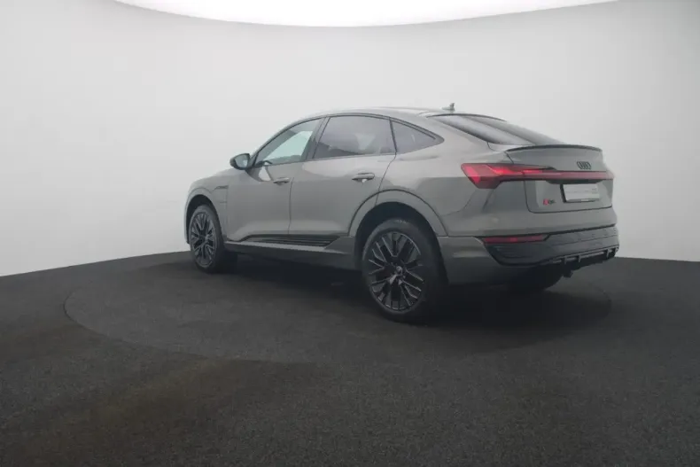 Audi Q8 din 2024 cu 20.561 km - oferta AUD111622 - foto 3