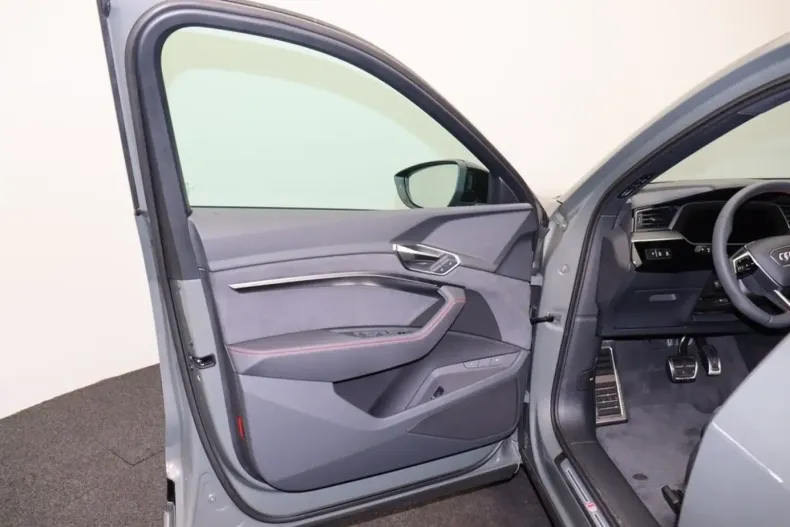 Audi Q8 din 2024 cu 20.561 km - oferta AUD111622 - foto 7