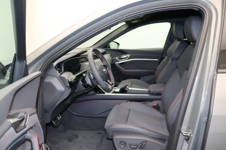 Audi Q8 din 2024 cu 20.561 km - oferta AUD111622 - foto 8