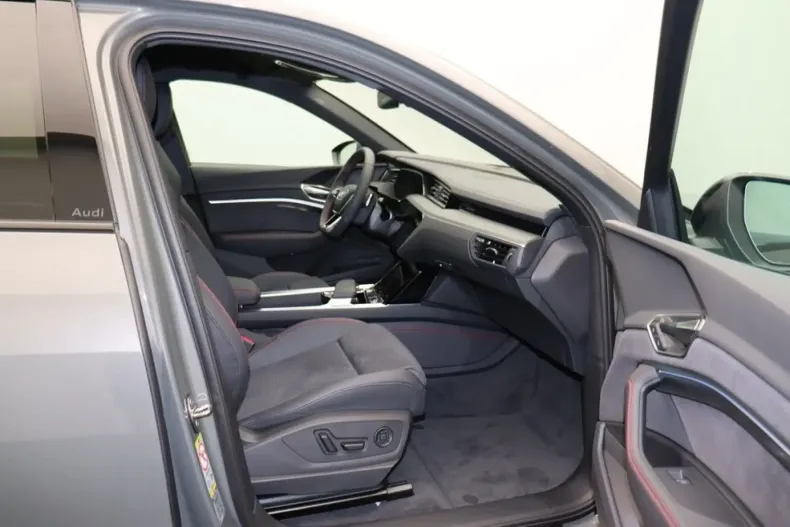 Audi Q8 din 2024 cu 20.561 km - oferta AUD111622 - foto 13