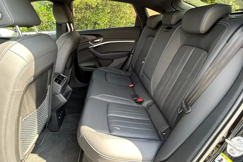 Audi Q8 din 2024 cu 19.692 km - oferta AUD111625 - foto 17