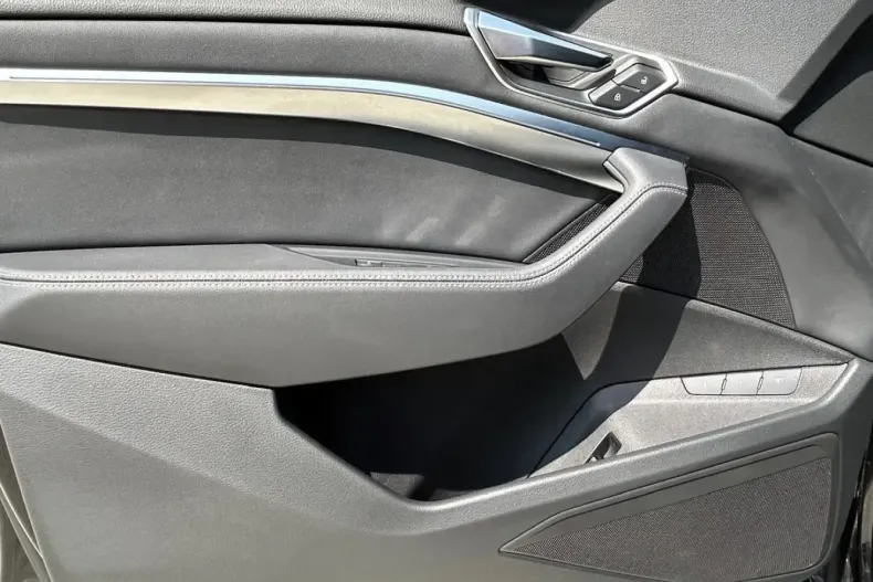 Audi Q8 din 2024 cu 19.692 km - oferta AUD111625 - foto 18