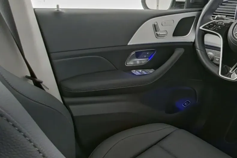 Mercedes-Benz GLE 300 din 2024 cu 13.896 km - oferta MER111650 - foto 8