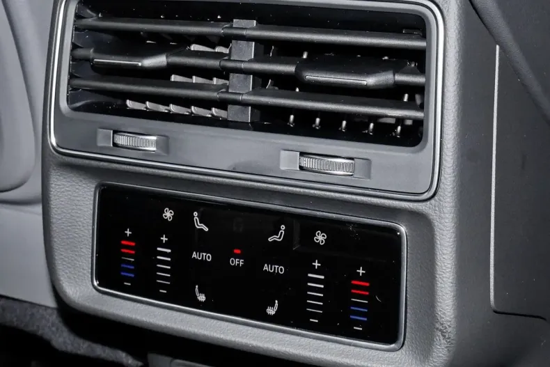 Audi SQ8 din 2024 cu 1.950 km - oferta AUD111691 - foto 8