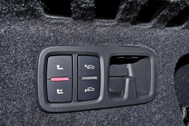 Audi SQ8 din 2024 cu 1.950 km - oferta AUD111691 - foto 10