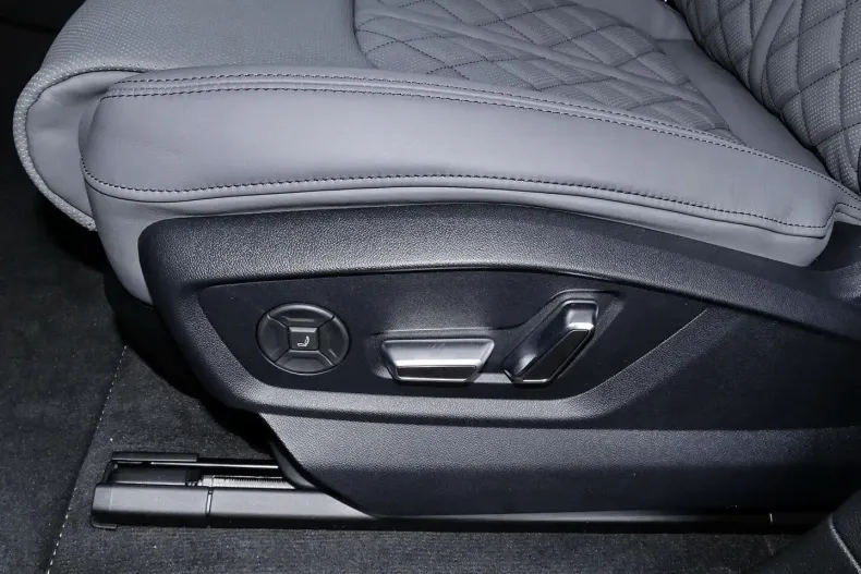 Audi SQ8 din 2024 cu 1.950 km - oferta AUD111691 - foto 12