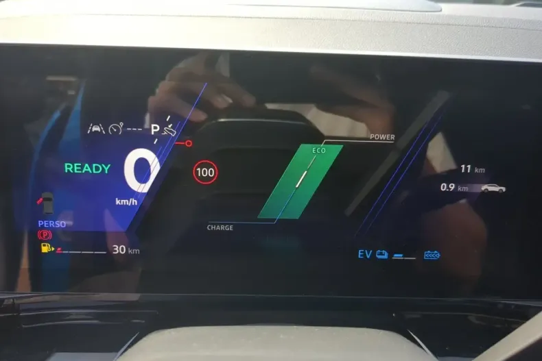 Renault Rafale din 2024 cu 3.834 km - oferta REN111703 - foto 10