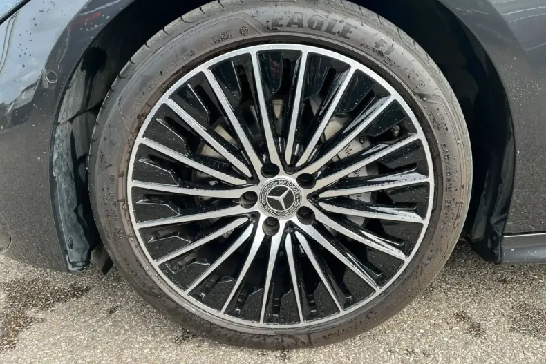 Mercedes-Benz CLE 300 din 2023 cu 25.700 km - oferta MER111709 - foto 5