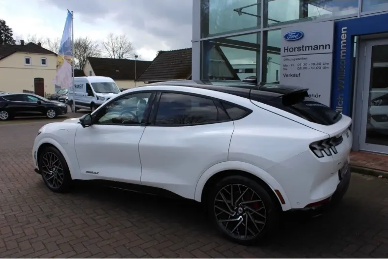 Ford Mustang Mach-E din 2022 cu 12.541 km - oferta FOR111725 - foto 2