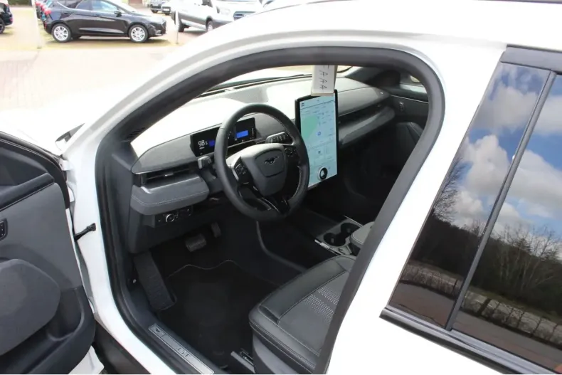 Ford Mustang Mach-E din 2022 cu 12.541 km - oferta FOR111725 - foto 8