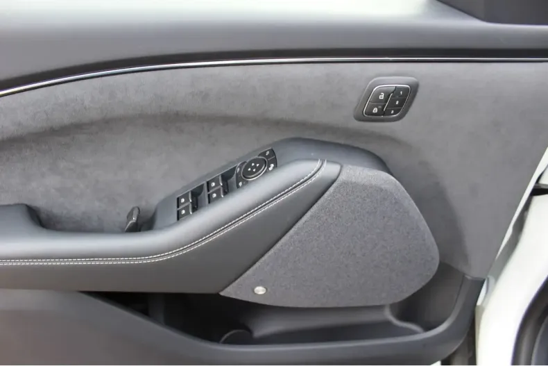 Ford Mustang Mach-E din 2022 cu 12.541 km - oferta FOR111725 - foto 12